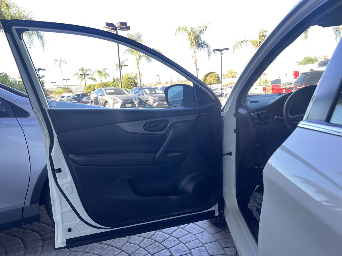 2019 Nissan Rogue Sport S - Photo 16