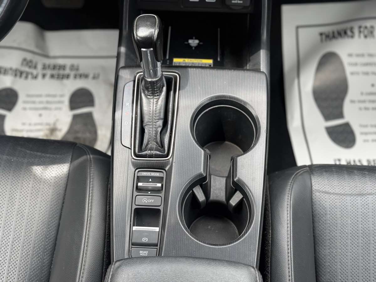 2022 Honda Civic Touring - Photo 16
