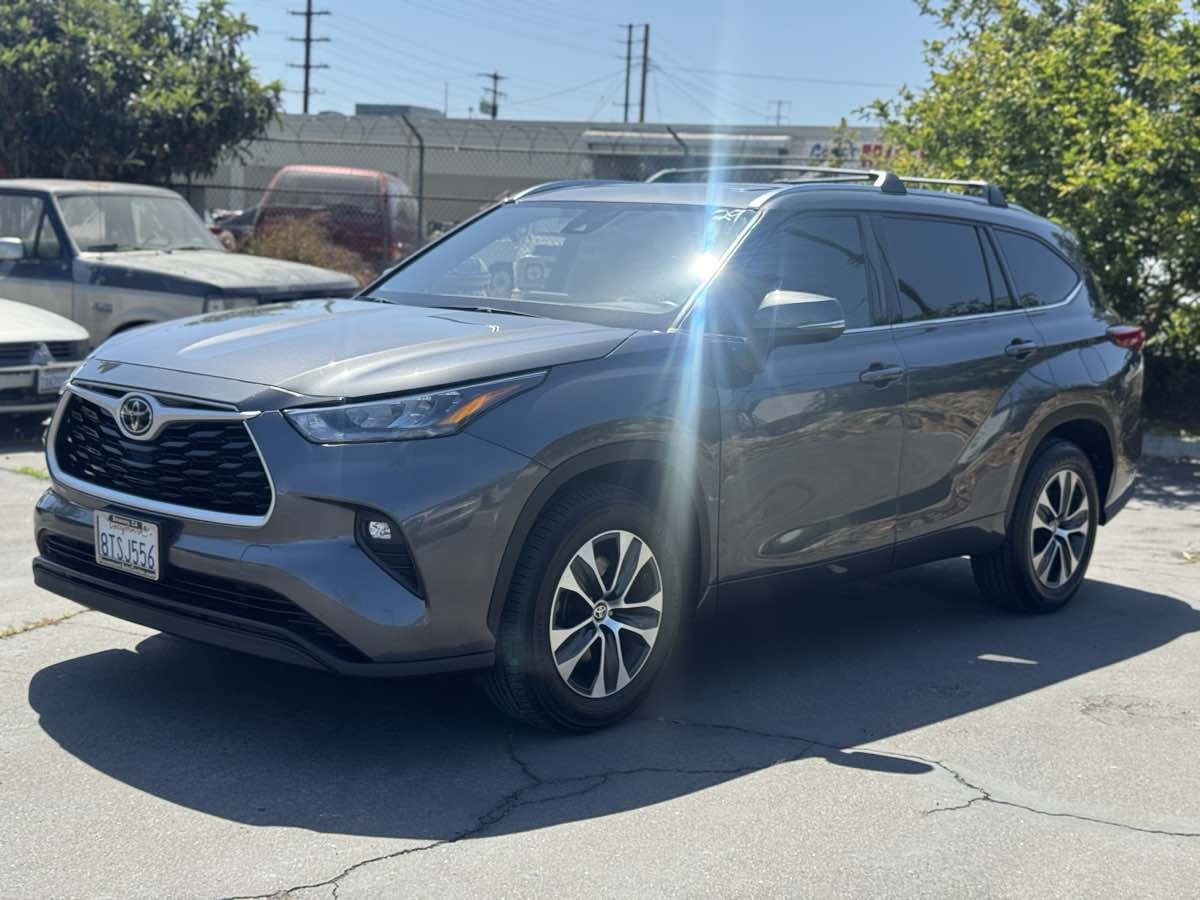 2020 Toyota Highlander XLE - Photo 4