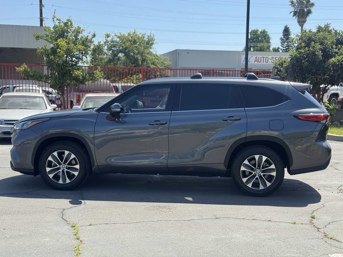 2020 Toyota Highlander XLE - Photo 5