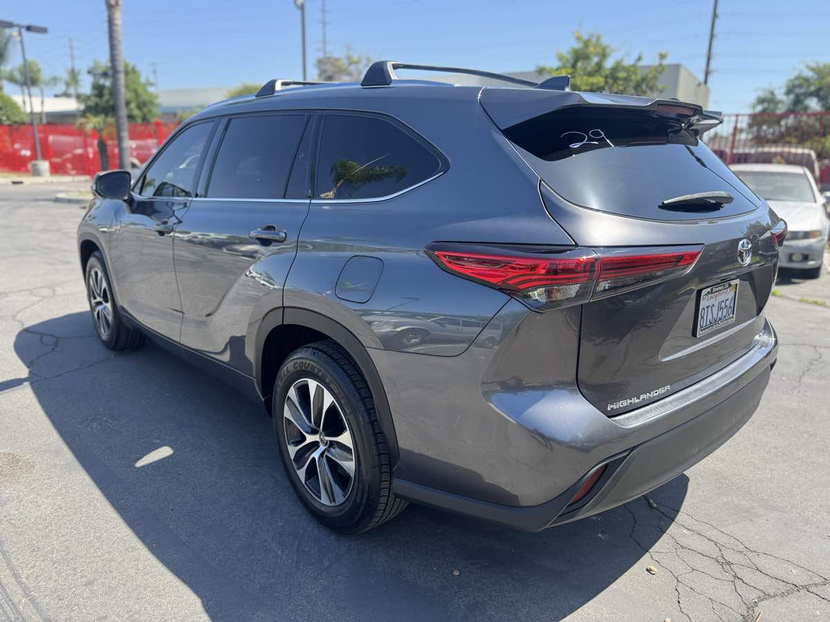 2020 Toyota Highlander XLE - Photo 6