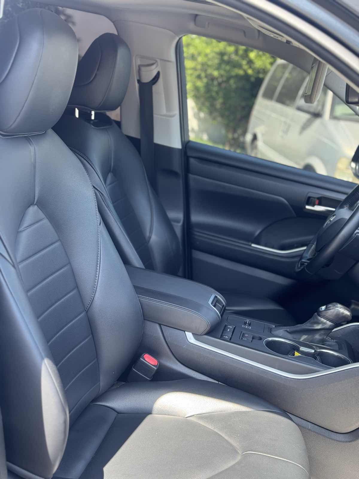 2020 Toyota Highlander XLE - Photo 8