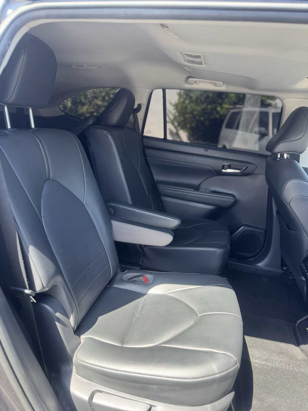 2020 Toyota Highlander XLE - Photo 9