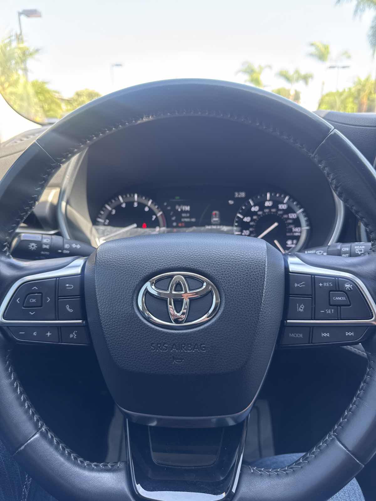 2020 Toyota Highlander XLE - Photo 14