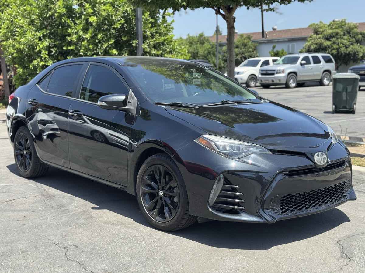 2017 Toyota Corolla SE - Photo 2