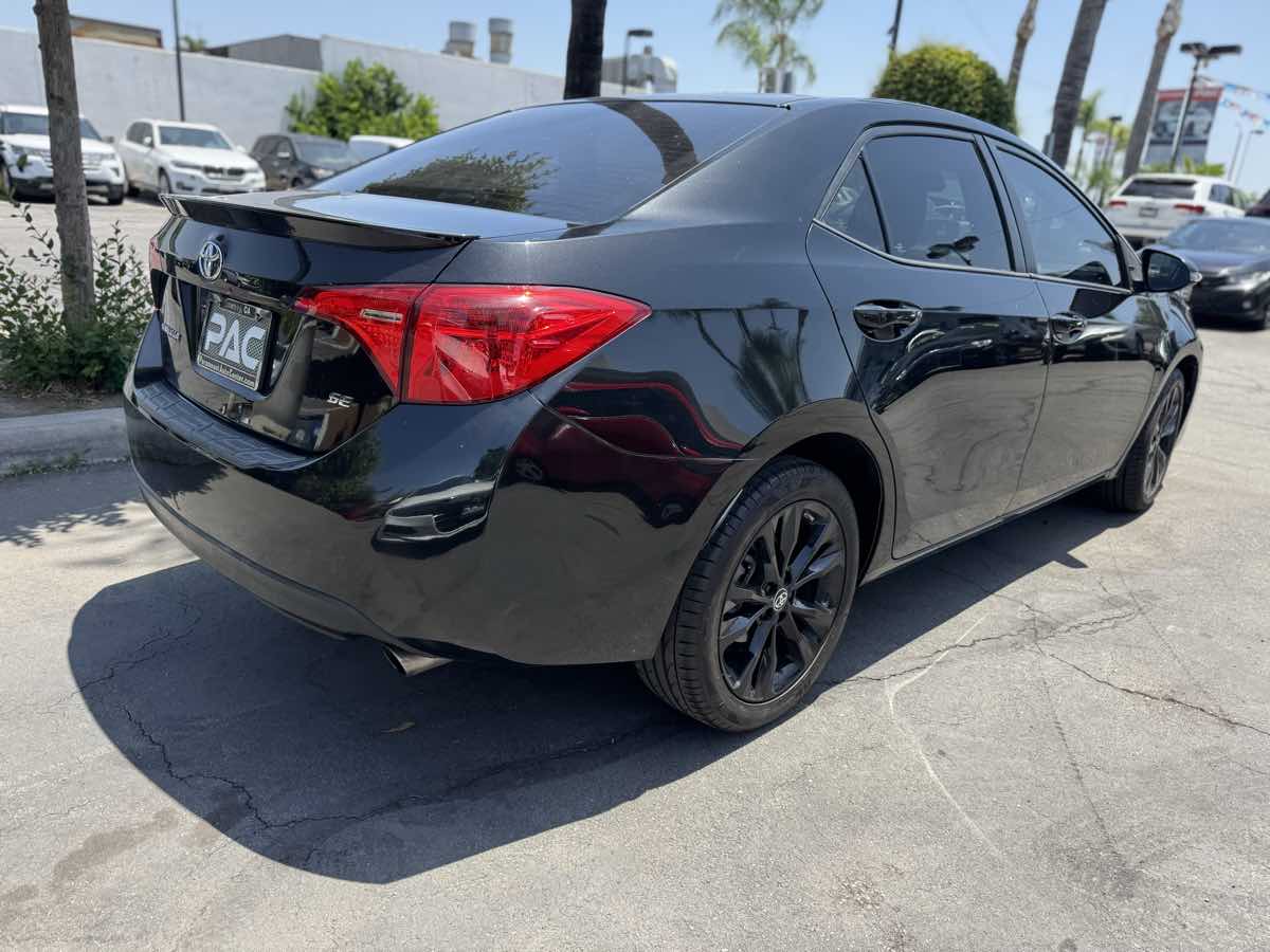 2017 Toyota Corolla SE - Photo 3