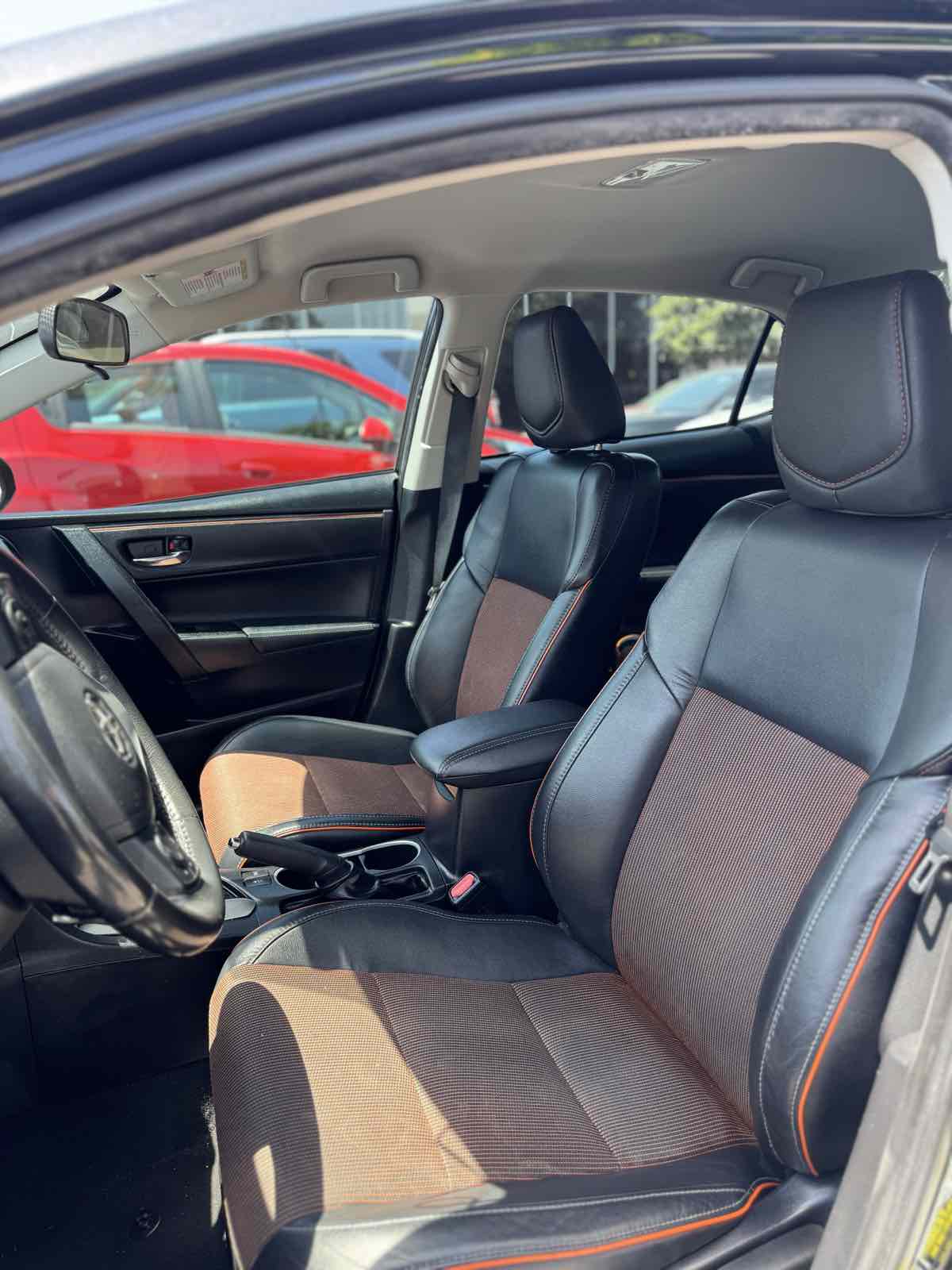 2017 Toyota Corolla SE - Photo 7