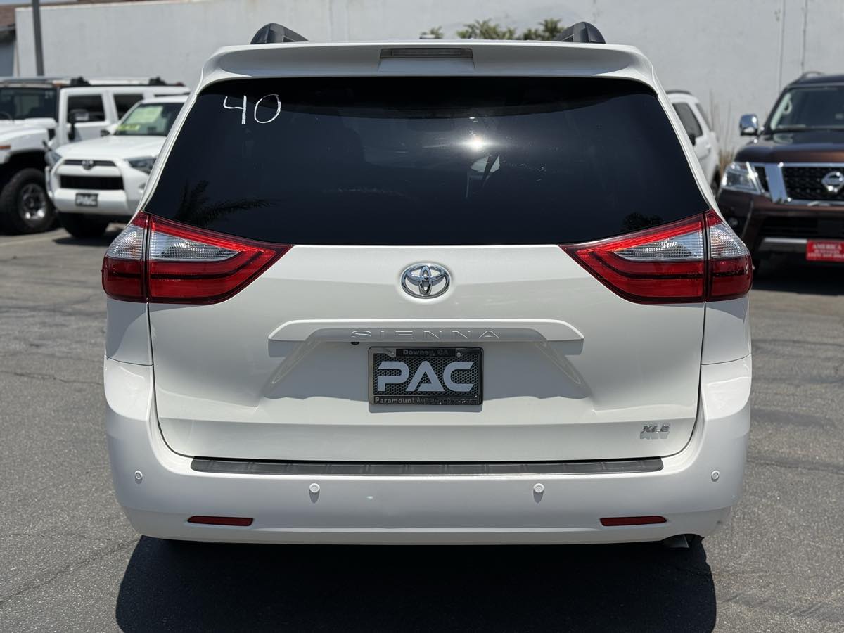 2017 Toyota Sienna XLE Premium - Photo 6