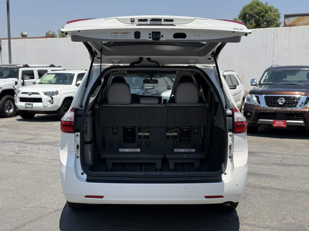 2017 Toyota Sienna XLE Premium - Photo 7