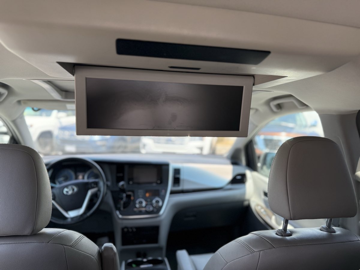 2017 Toyota Sienna XLE Premium - Photo 15