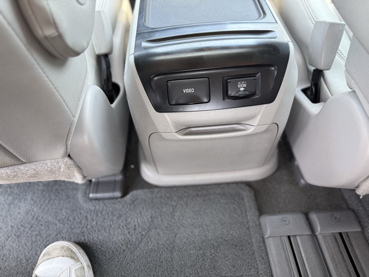 2017 Toyota Sienna XLE Premium - Photo 17