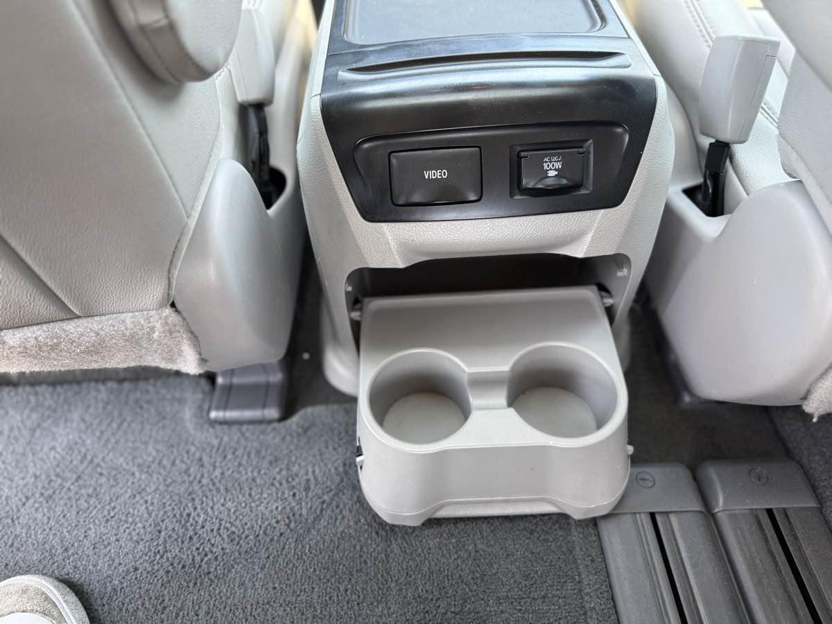 2017 Toyota Sienna XLE Premium - Photo 18