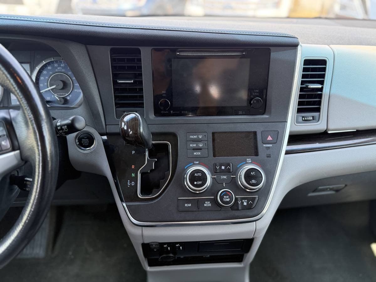 2017 Toyota Sienna XLE Premium - Photo 20