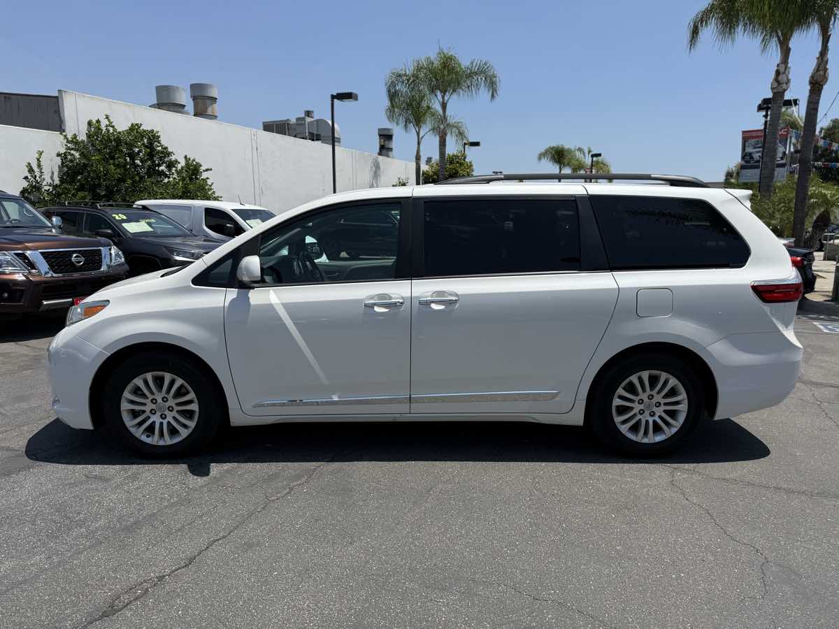 2017 Toyota Sienna XLE Premium - Photo 24