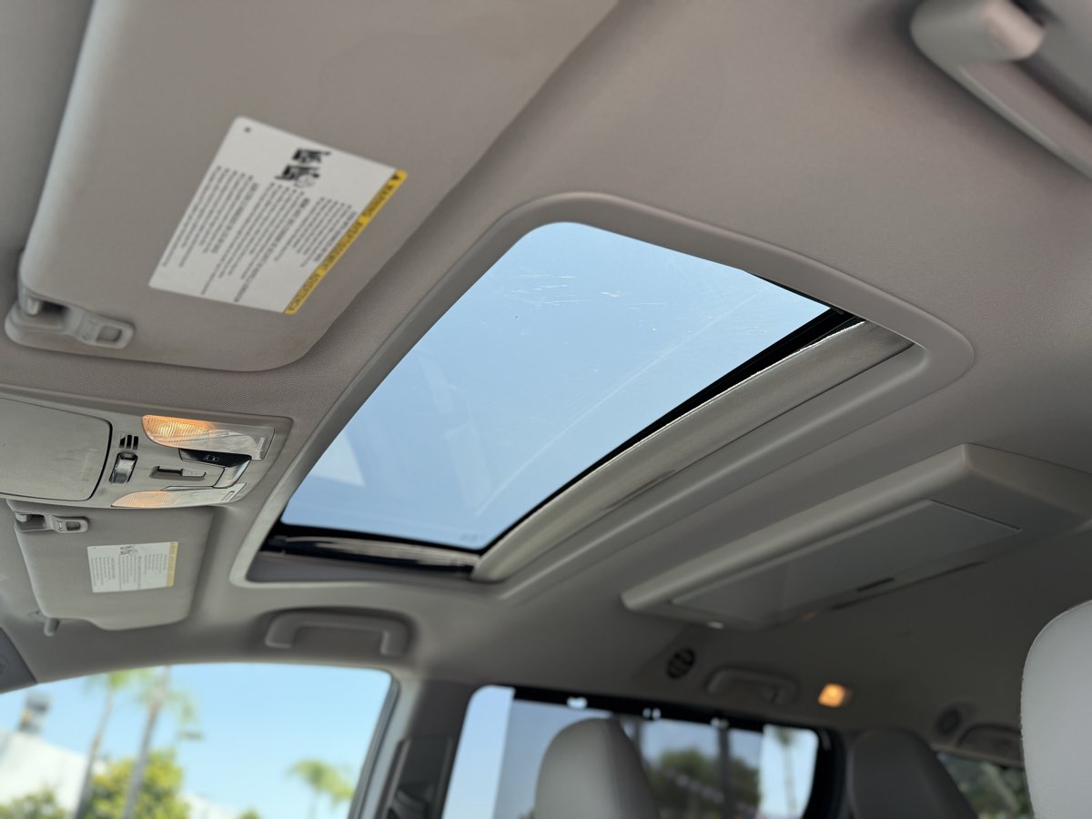 2017 Toyota Sienna XLE Premium - Photo 27