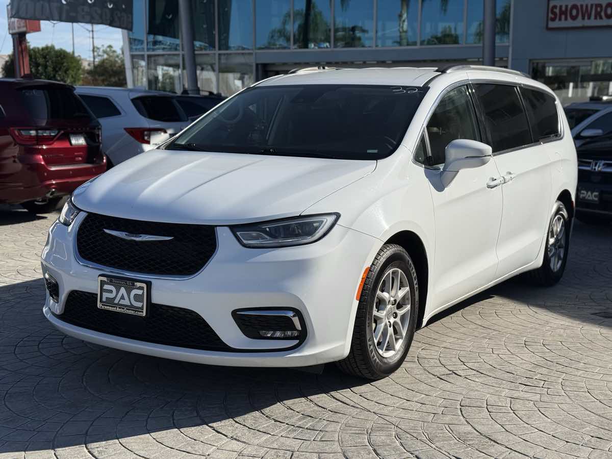 2022 Chrysler Pacifica Touring L's photo