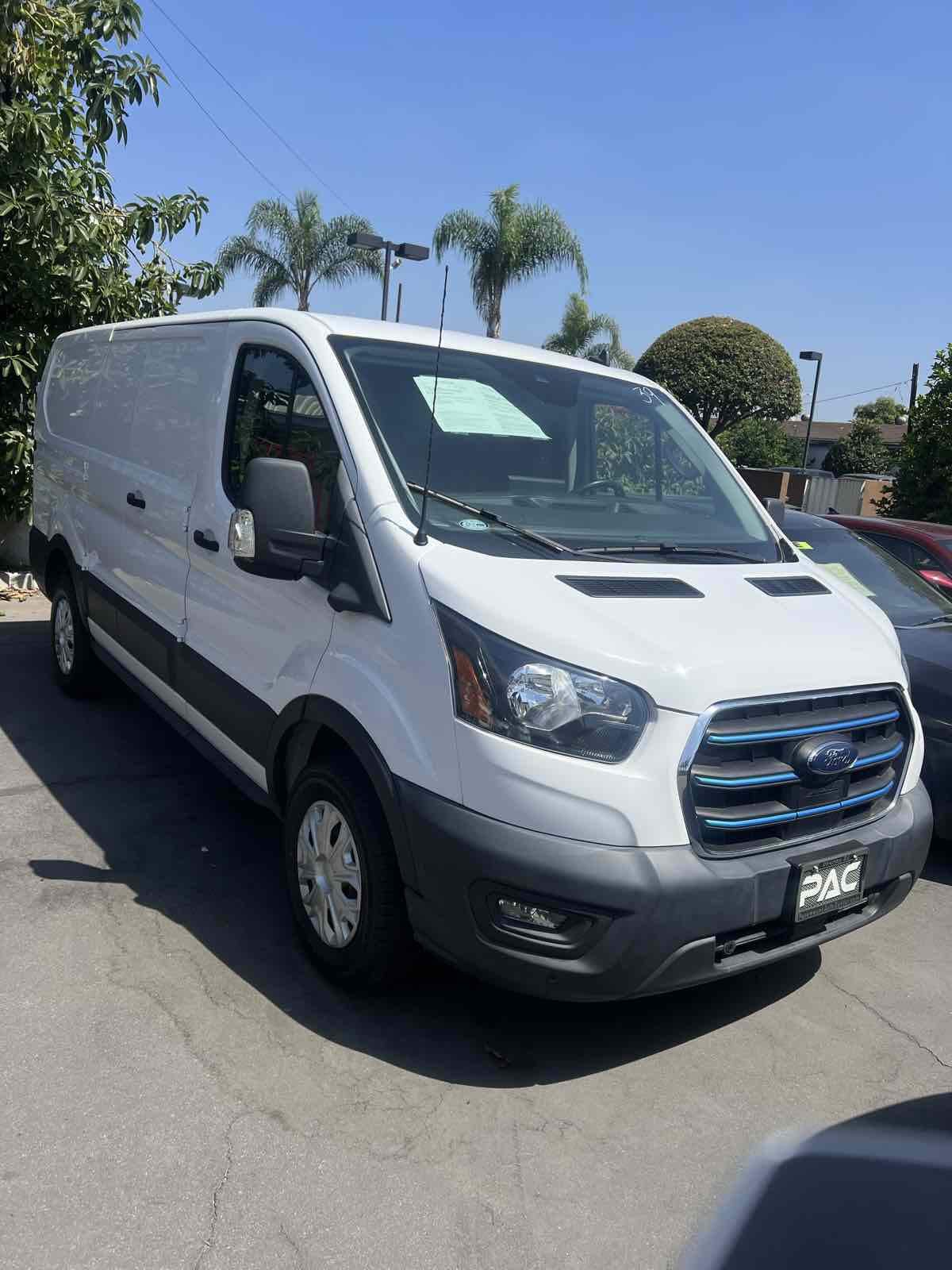 2022 Ford E-Transit Cargo Van Base - Photo 2