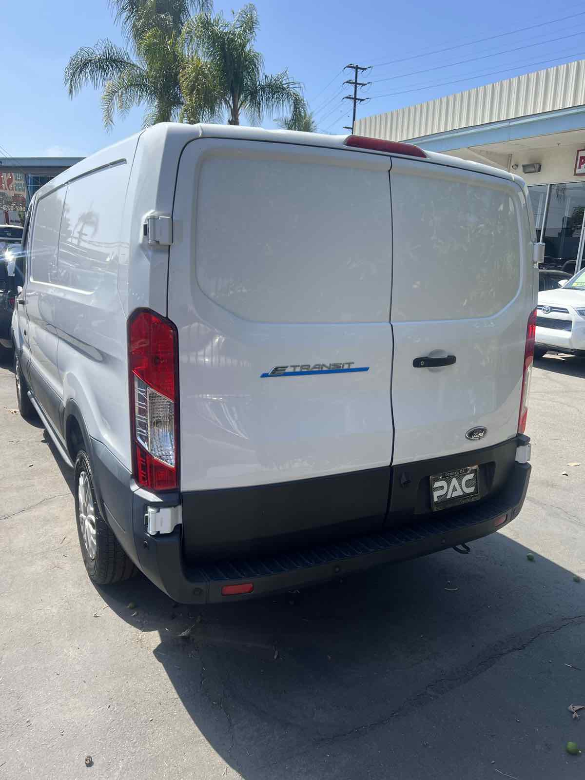2022 Ford E-Transit Cargo Van Base - Photo 3