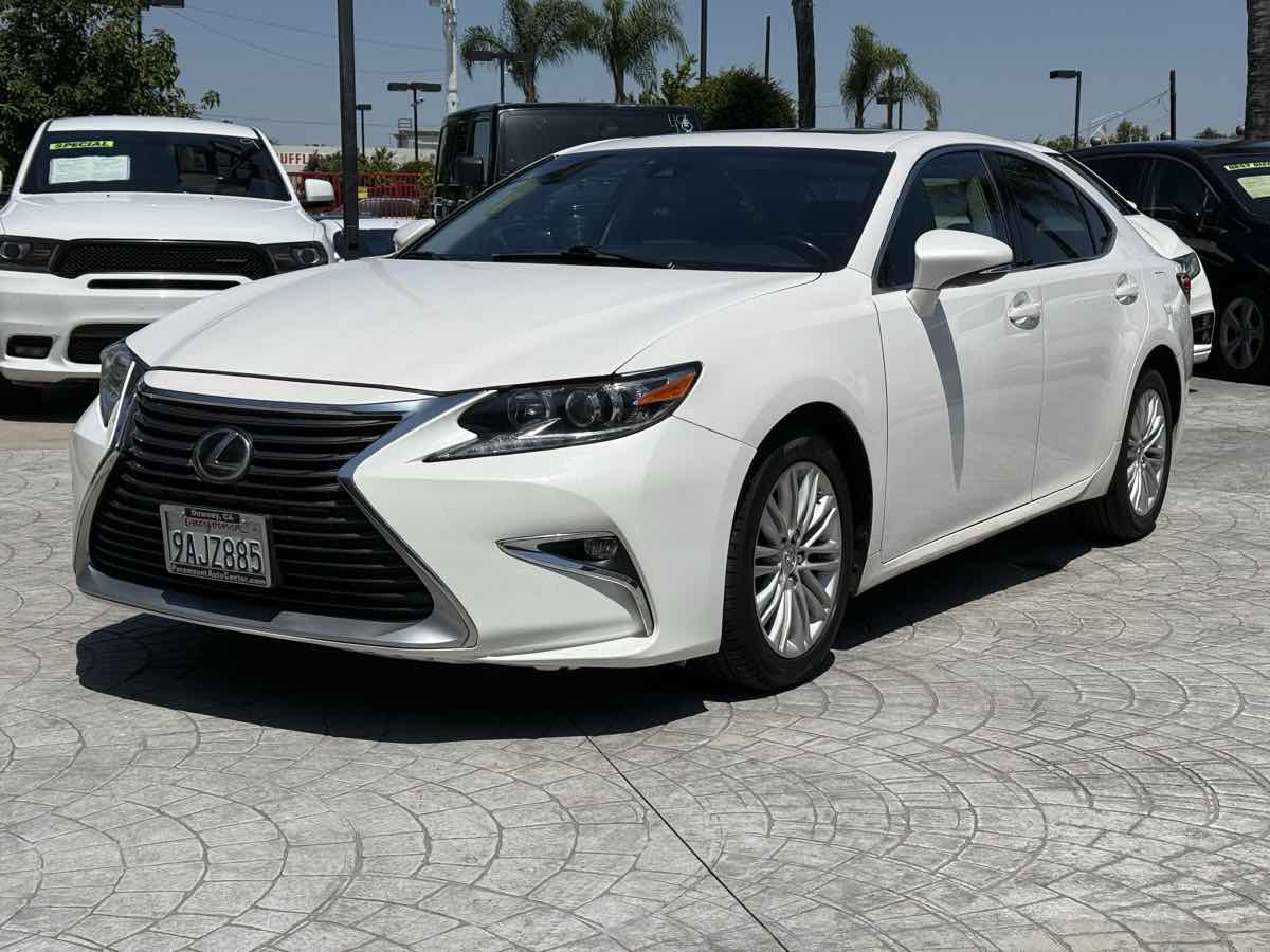 2017 Lexus ES 350 350's photo