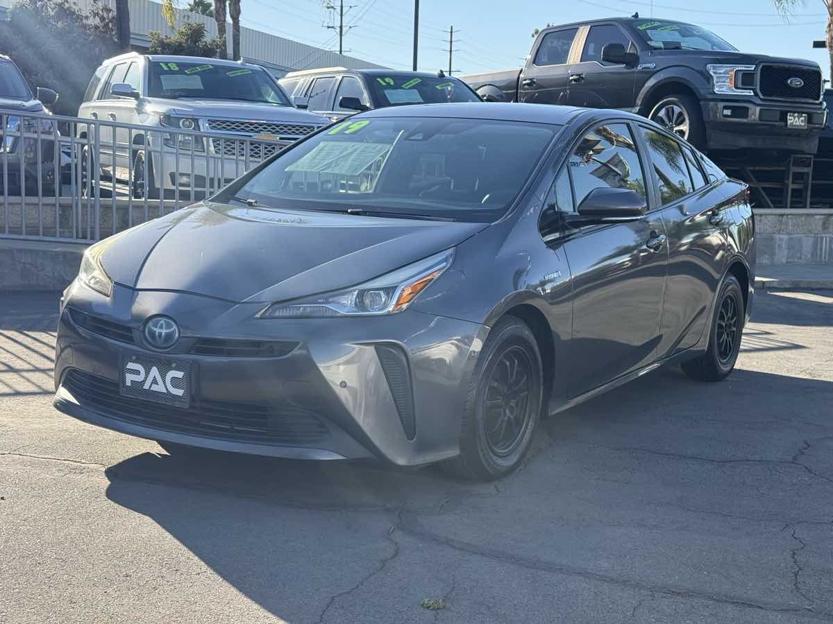 Toyota Prius photo 3