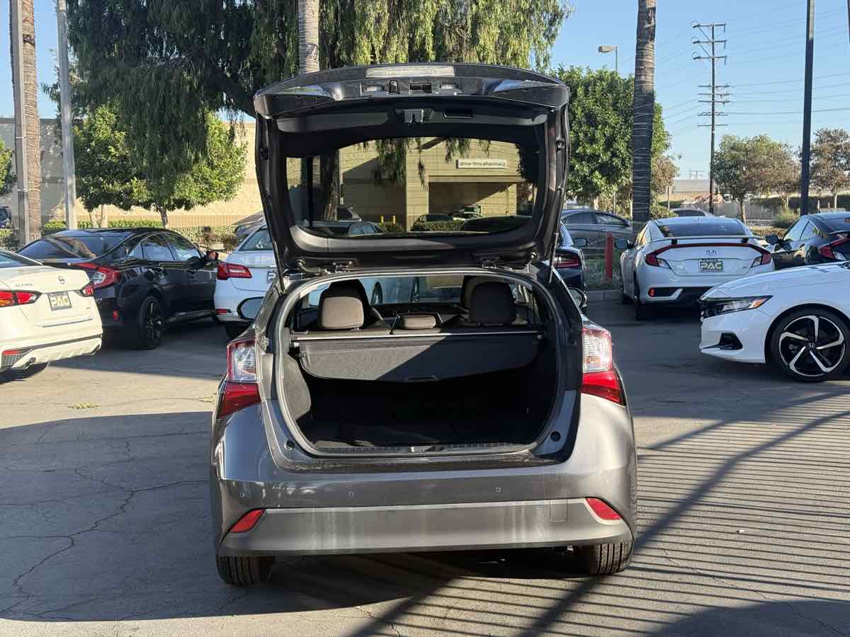 Toyota Prius photo 8