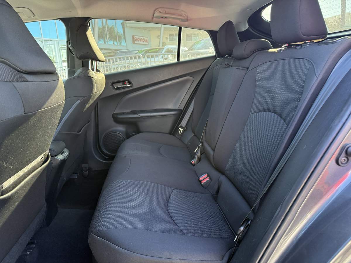 Toyota Prius photo 11