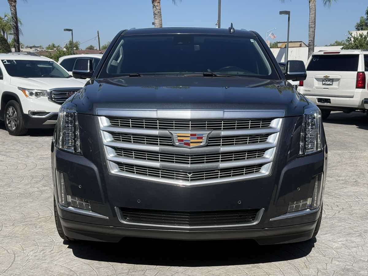 Cadillac Escalade photo 2