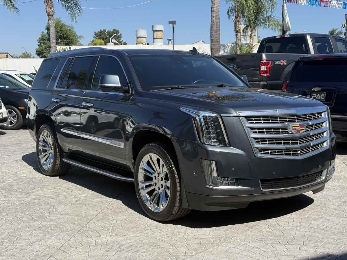 Cadillac Escalade photo 3