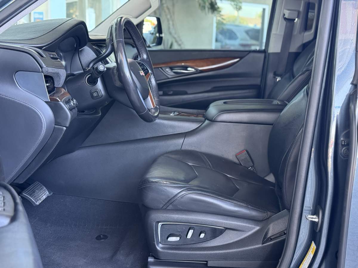 Cadillac Escalade photo 10