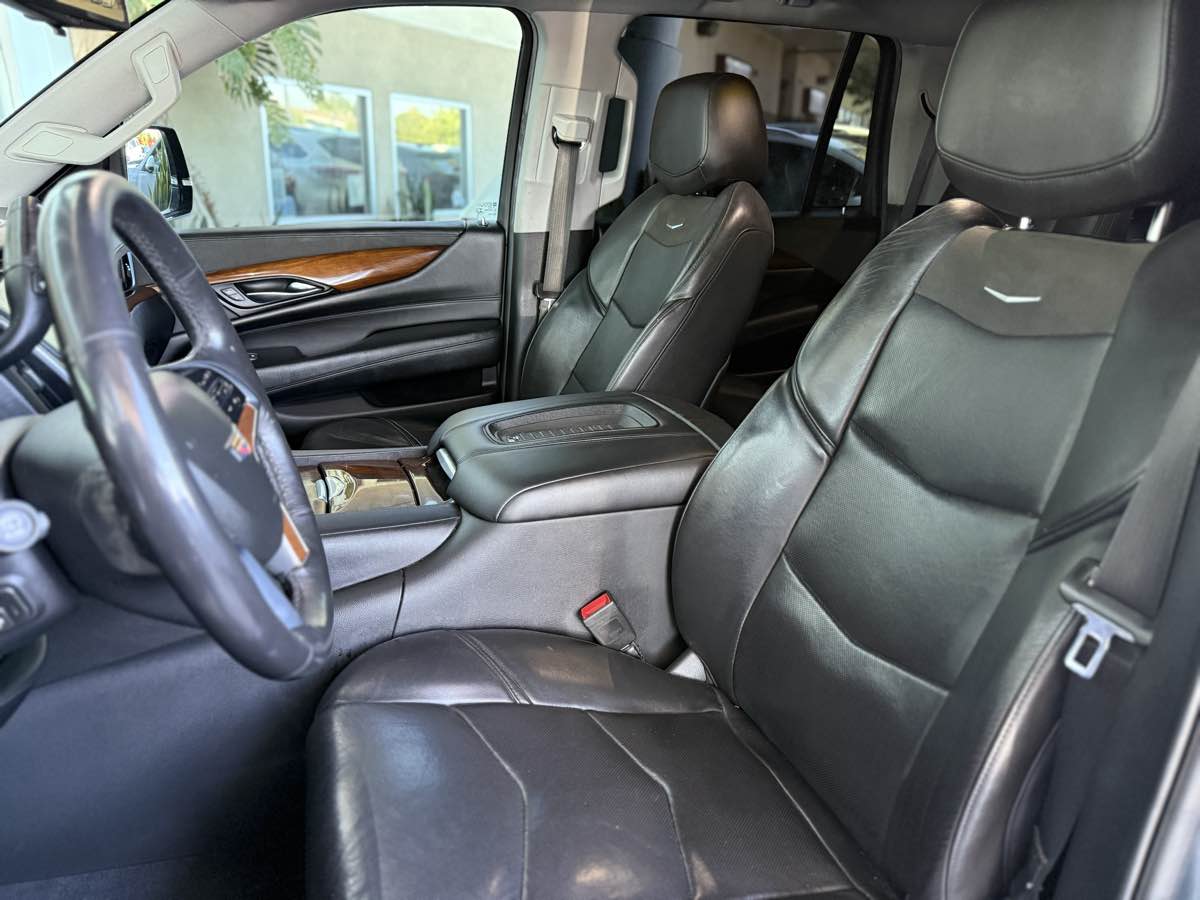 Cadillac Escalade photo 11