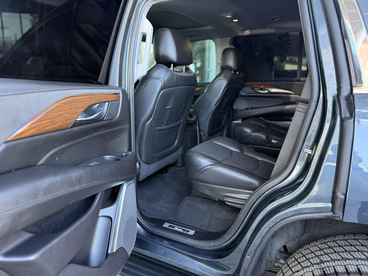 Cadillac Escalade photo 12