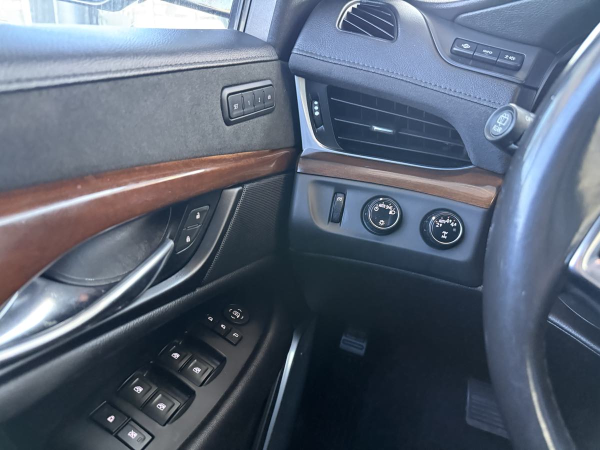 Cadillac Escalade photo 16