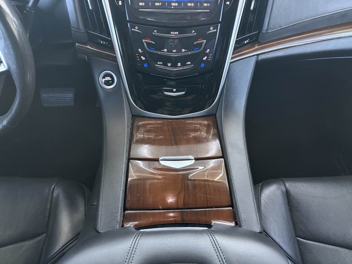 Cadillac Escalade photo 18