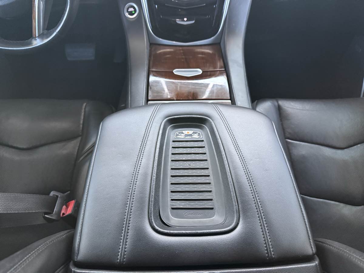 Cadillac Escalade photo 19