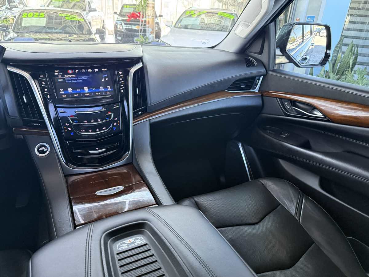 Cadillac Escalade photo 27