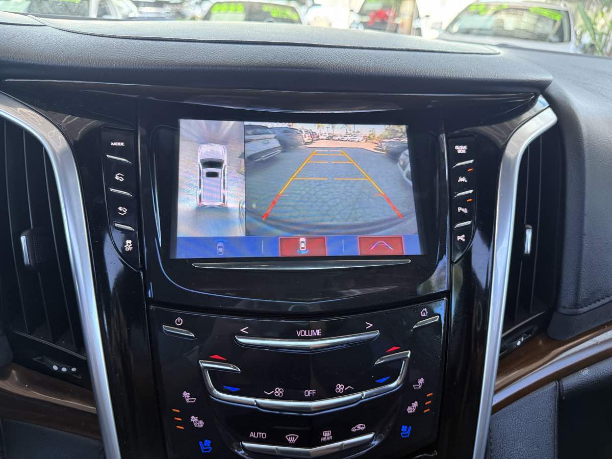 Cadillac Escalade photo 28