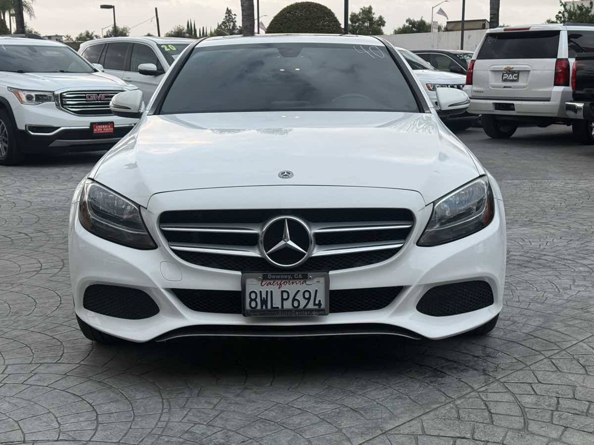 Photo 2 of this Mercedes-Benz C 300