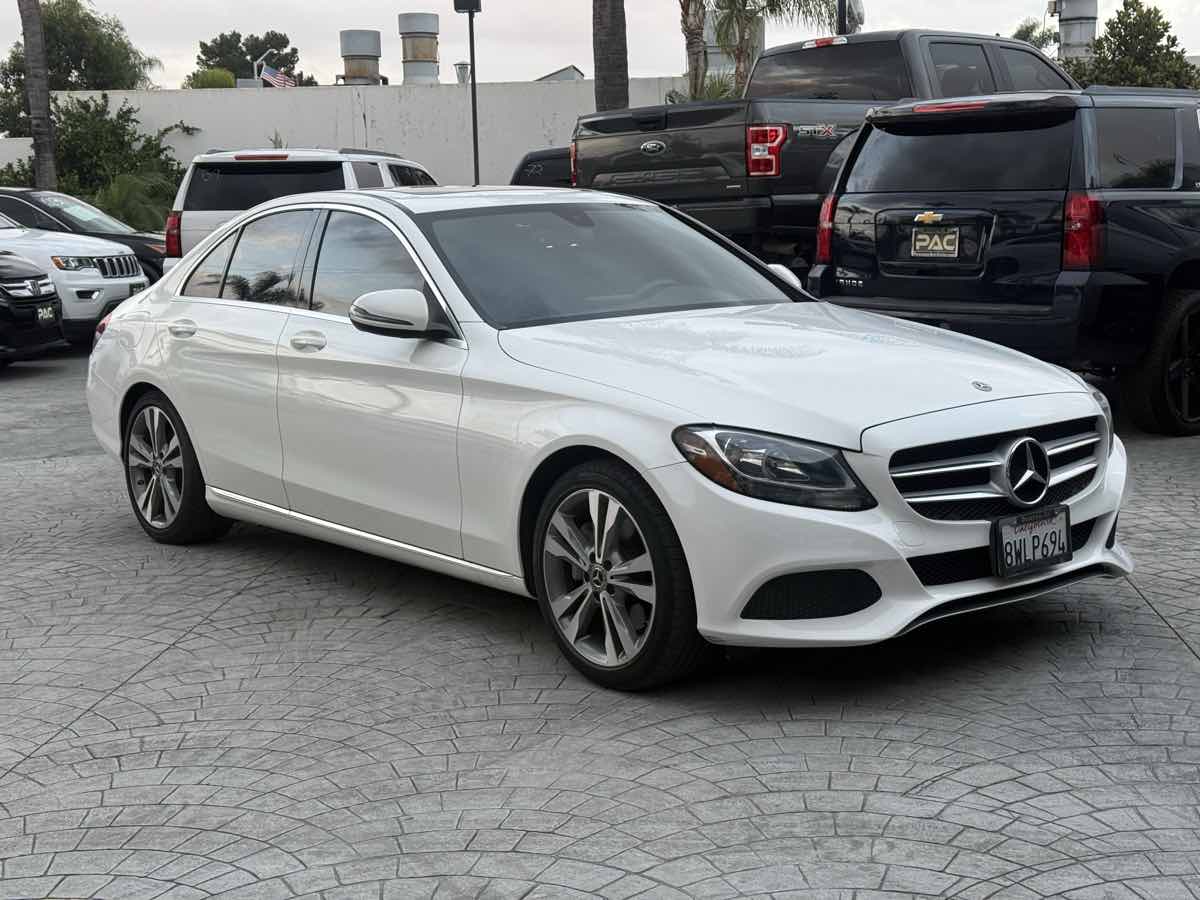 Photo 3 of this Mercedes-Benz C 300
