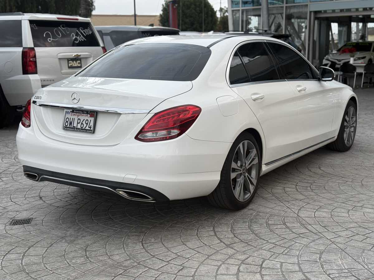Photo 5 of this Mercedes-Benz C 300