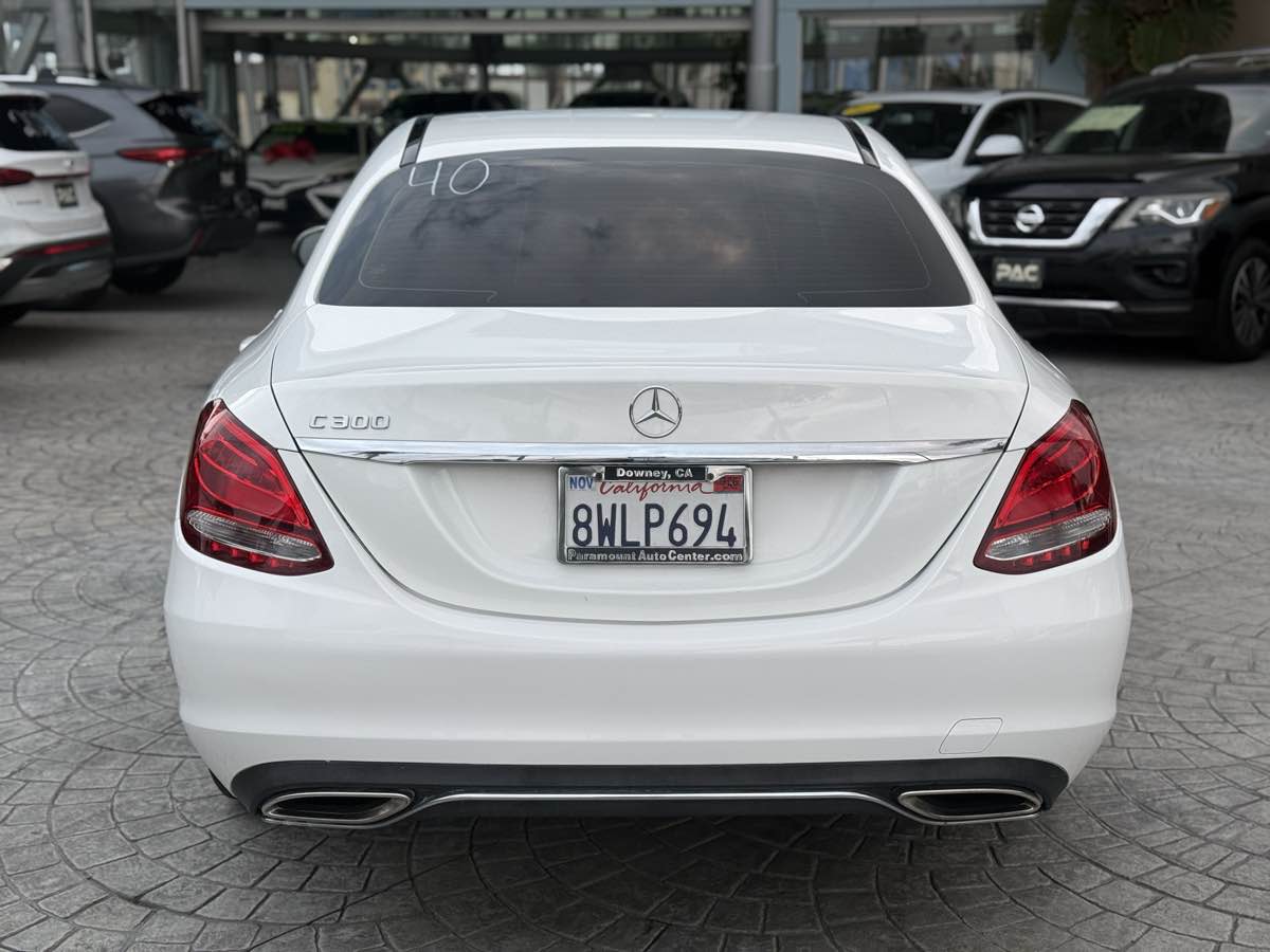 Photo 6 of this Mercedes-Benz C 300