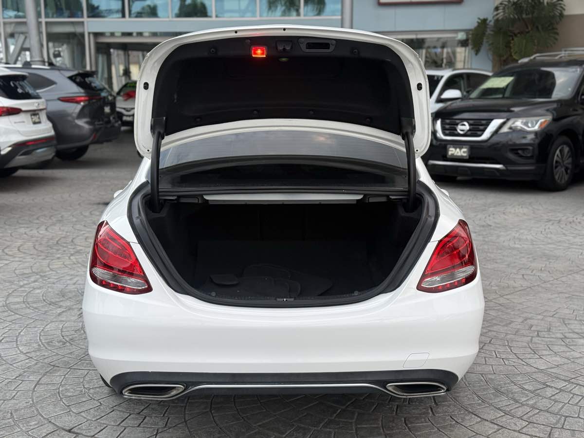 Photo 7 of this Mercedes-Benz C 300