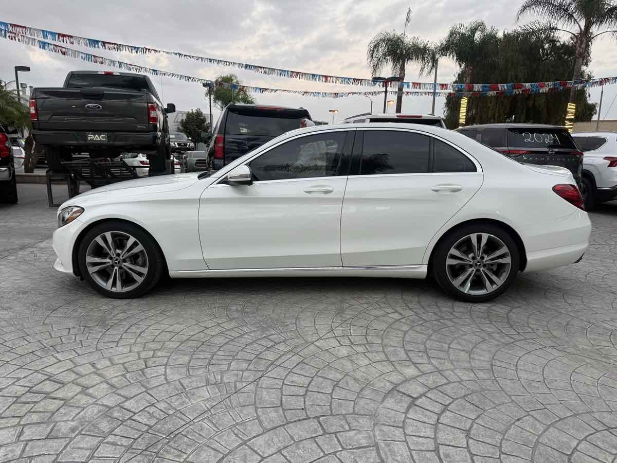 Photo 9 of this Mercedes-Benz C 300