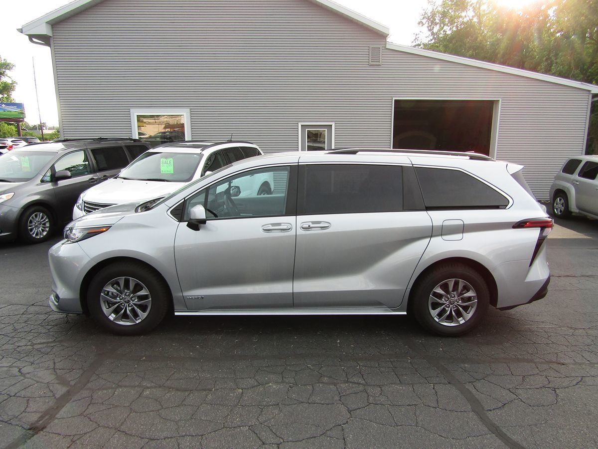 2021 Toyota Sienna LE 2