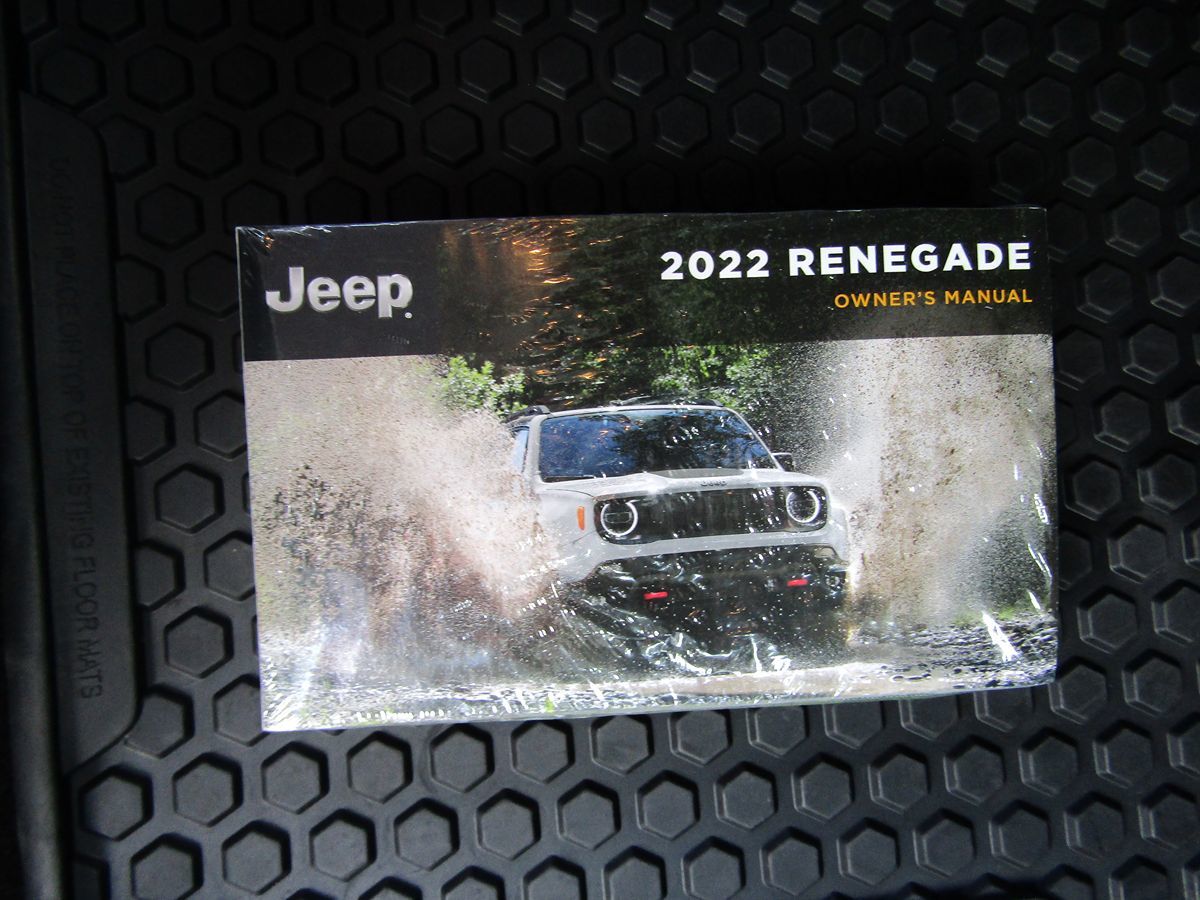 2022 Jeep Renegade Trailhawk 32