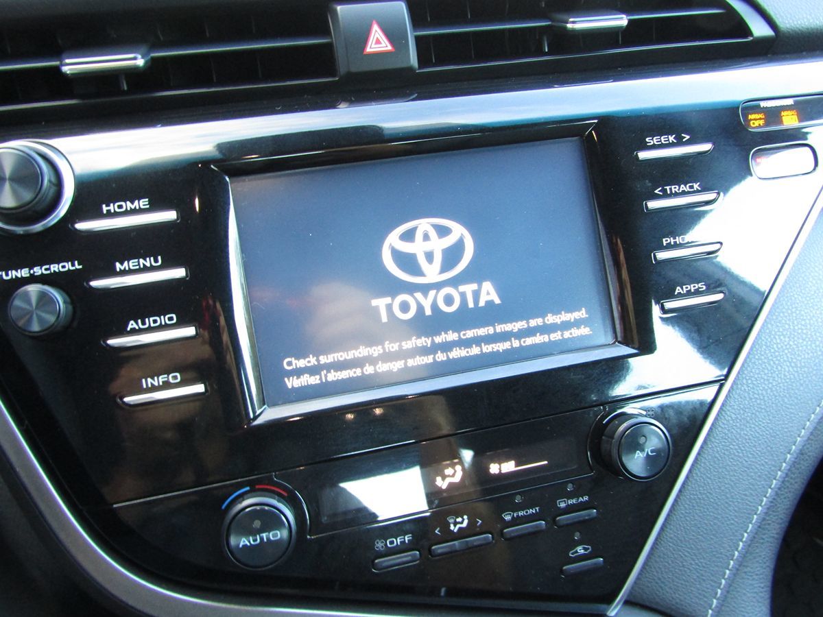 2018 Toyota Camry SE 14