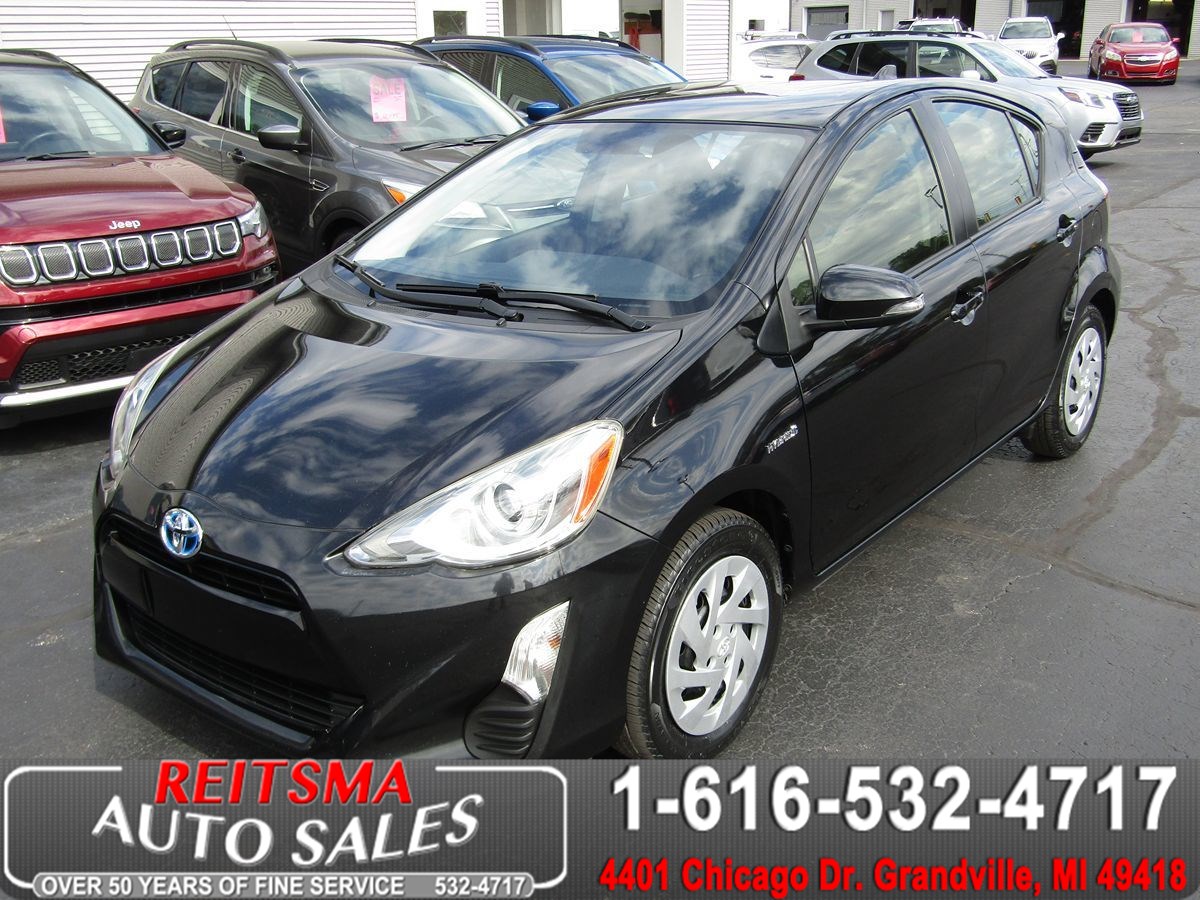 2016 Toyota Prius c Two