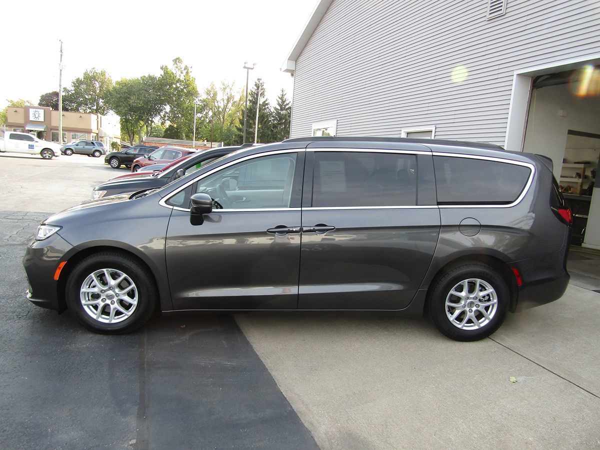 2022 Chrysler Pacifica Touring L 2