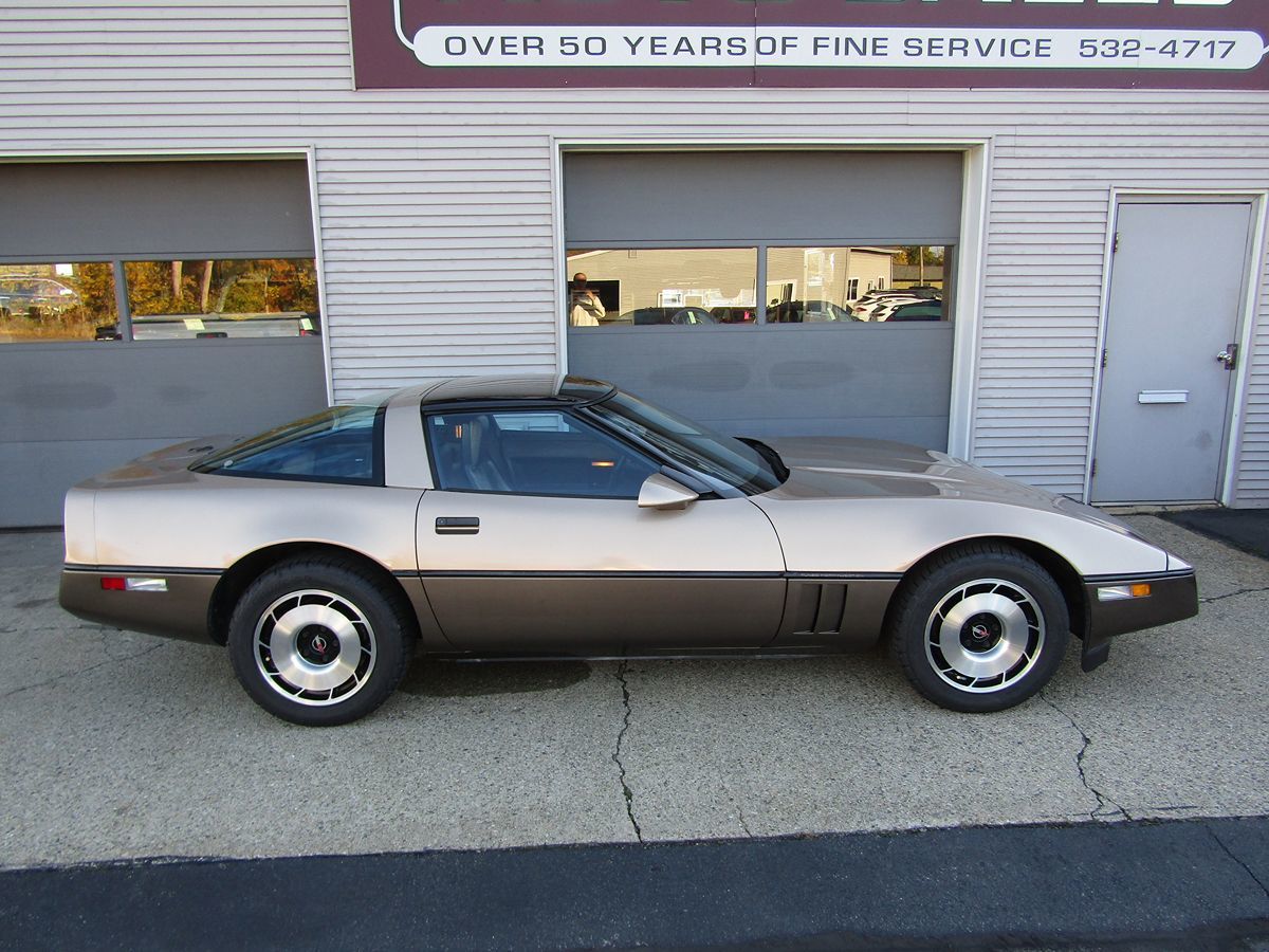 1985 Chevrolet Corvette  2