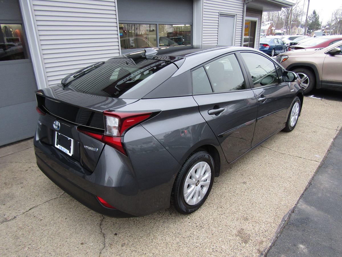 2021 Toyota Prius LE 3