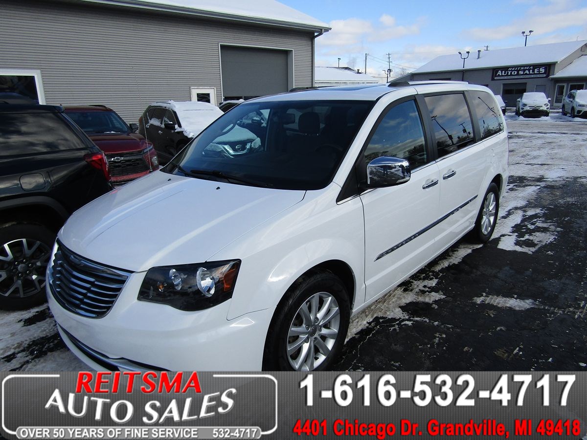 2016 Chrysler Town & Country Limited Platinum